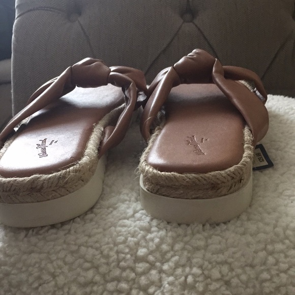 Universal thread sandals size 9 1/2 new - Picture 3 of 7